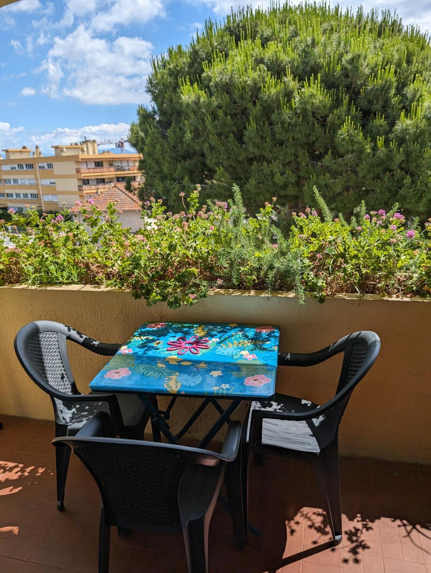 Studio Calme Dernier Etage Antibes Exteriör bild